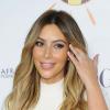 Kim Kardashian exhibe sa bague de fiançailles à Los Angeles le 24 octobre 2013