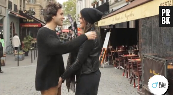 Deux filles acceptent de toucher des pénis pour la bonne cause