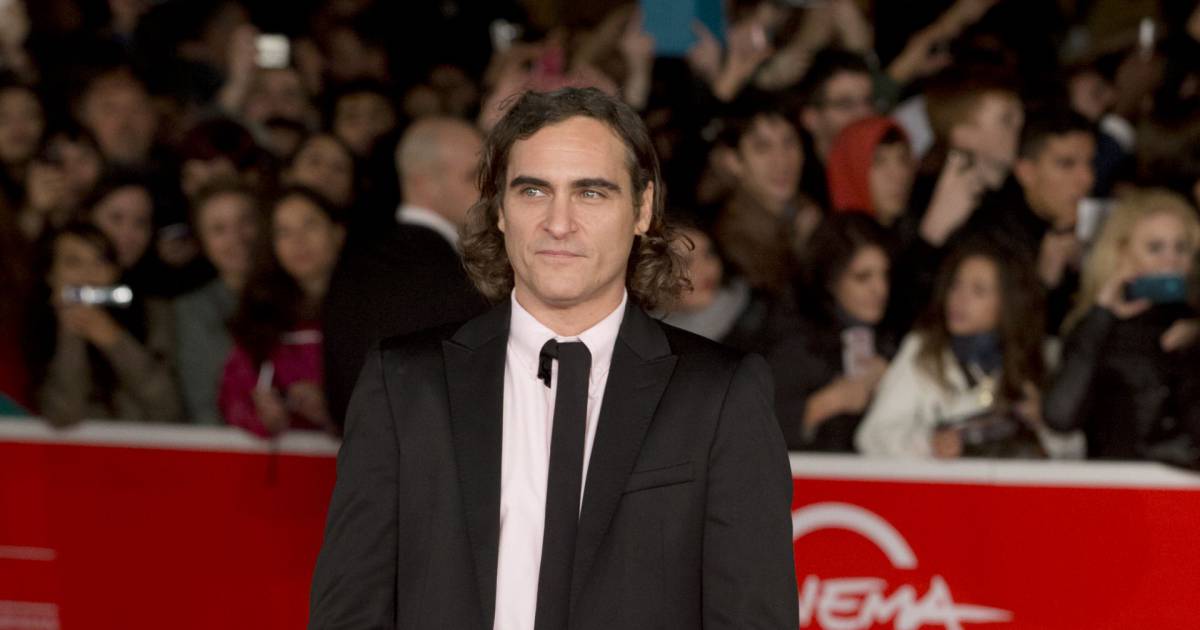 Joaquin Phoenix en Converse sur le tapis rouge, le 10 novembre 2013 à