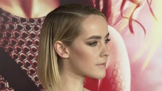 Jena Malone (Hunger Games) : une robe transparente encore plus sexy que Jennifer Lawrence ?