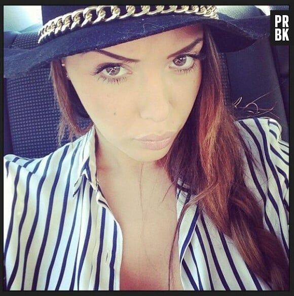 Nabilla Benattia : en mode vraie bimbo