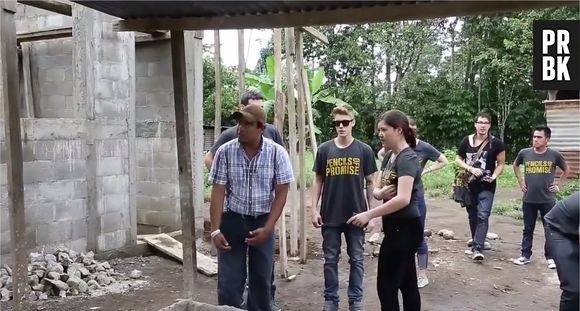 Justin Bieber participe à la construction d'une école au Guatemala