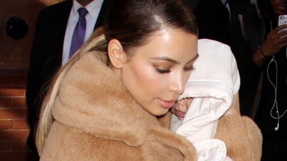 Kim Kardashian mauvaise mère ? Ses tweets enflammés contre un 'fan'