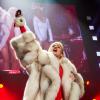Miley Cyrus : mère noël sexy et trash au Jingle Ball, le 10 décembre 2013