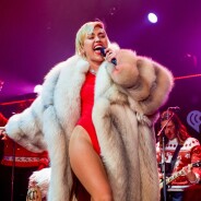 Miley Cyrus : mère noël sexy et trash au Jingle Ball