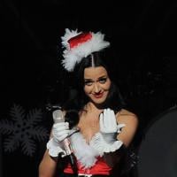 Miley Cyrus, Katy Perry, Kim Kardashian, Ayem Nour... : les Mères Noël les plus sexy