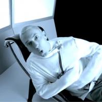 Rihanna et Eminem : The Monster, le clip sombre en direct de l&#039;hôpital psychiatrique