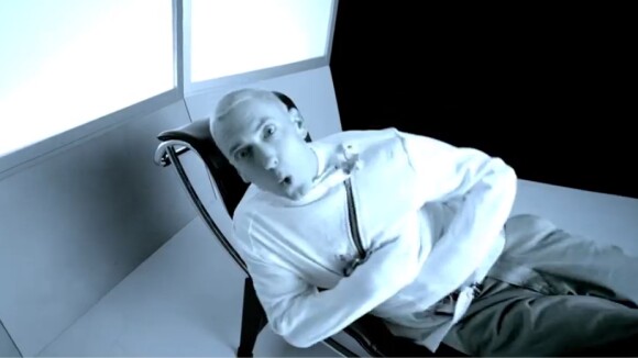 Rihanna et Eminem : The Monster, le clip sombre en direct de l'hôpital psychiatrique