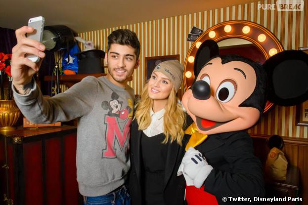Zayn Malik (One Direction) et Perrie Edwards (Little Mix) à Disneyland Paris : selfie avec Mickey