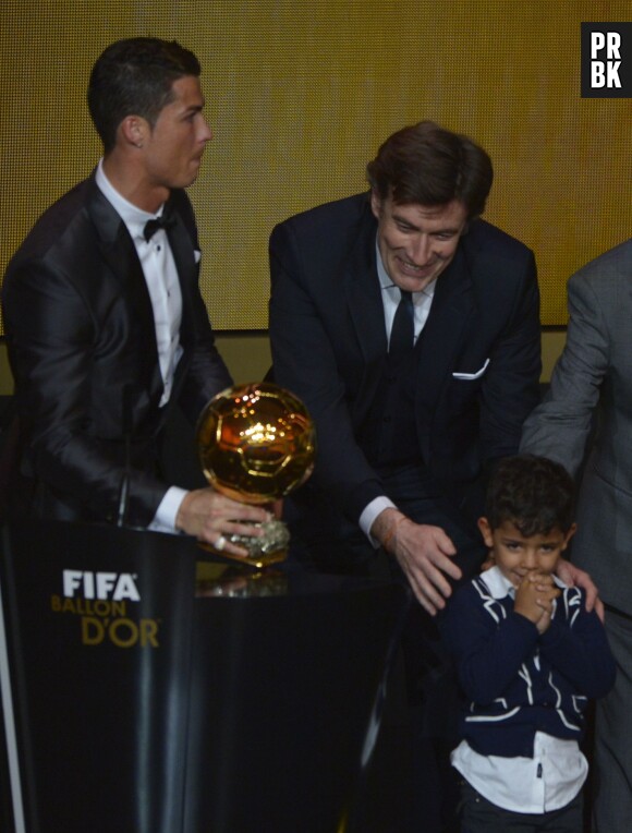 Cristiano Ronaldo et son fils Cristiano Ronaldo Junior pendant la cérémonie du Ballon d'or 2013, le 13 janvier 2014 à Zurich