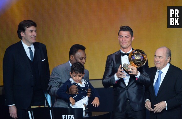 Cristiano Ronaldo et son fils Cristiano Ronaldo Junior pendant la cérémonie du Ballon d'or 2013, le 13 janvier 2014 à Zurich