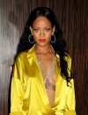 Rihanna dans une robe très décolletée à un gala pré-Grammy Awards, le 25 janvier 2014