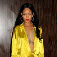 Rihanna dans une robe très décolletée à un gala pré-Grammy Awards, le 25 janvier 2014