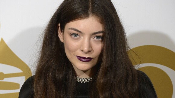Lorde pousse un coup de gueule contre les paparazzi sur Twitter