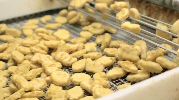 [VIDEO] Vous n'imaginerez jamais comment sont fabriqués les nuggets