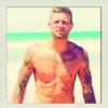 Les Anges de la télé-réalité 6 : Benjamin torse nu à la plage en Australie