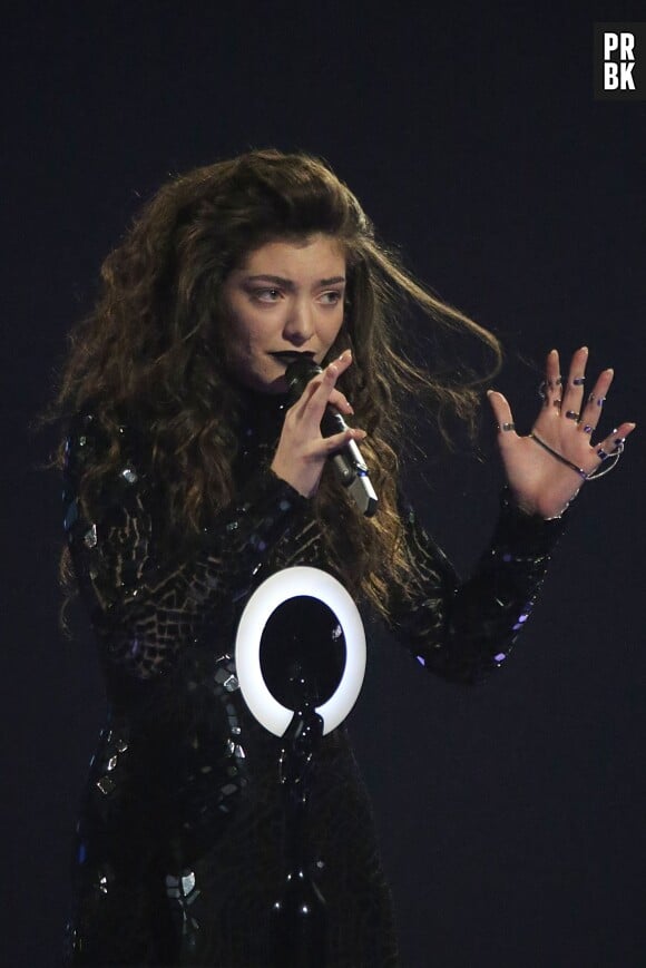 Lorde gagnante aux Brit Awards 2014 le 19 février à Londres