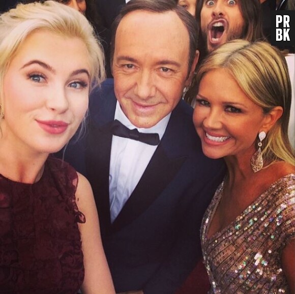 Jared Leto photobomb le selfie d'Ireland Baldwin aux Oscars 2014, le 2 mars 2014