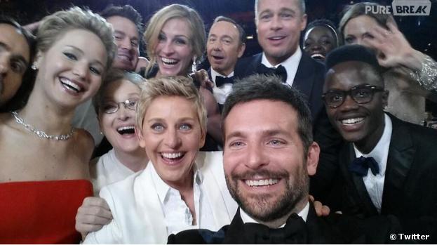 Bradley Cooper, Jennifer Lawrence, Ellen DeGeneres, Brad Pitt... sur le meilleur selfie des Oscars 2014, le 2 mars 2014