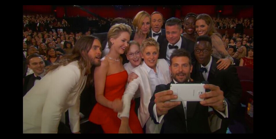 Jared Leto, Jennifer Lawrence, Bradley Cooper... les coulisses du selfie d&#039;Elle DeGeneres aux Oscars 2014, le 2 mars 2014