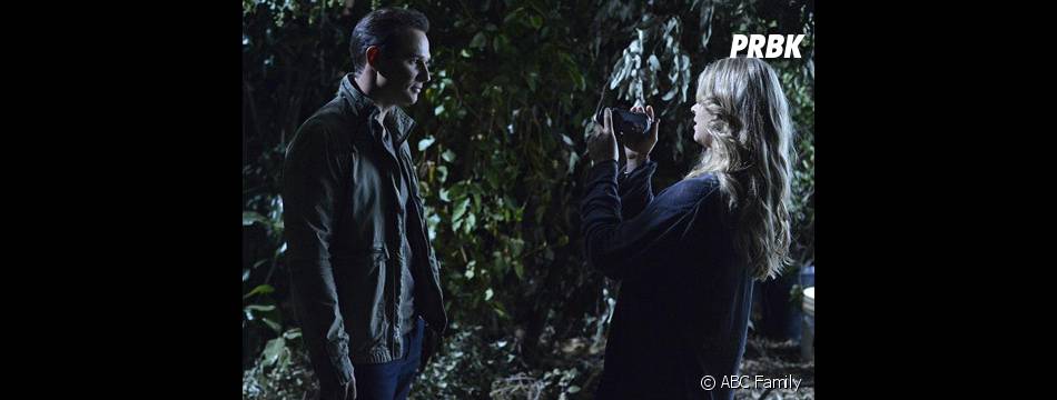 Pretty Little Liars Saison 4 épisode 24 Pretty Little Liars saison 4, épisode 24 : Ryan Merriman sur une photo
