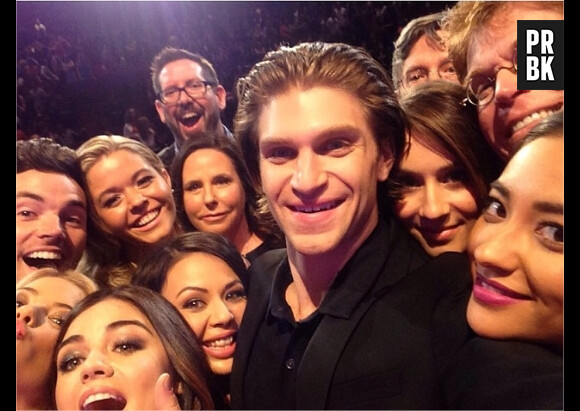 Pretty Little Liars : les acteurs refont le selfie des Oscars 2014