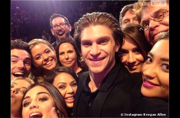 Pretty Little Liars : les acteurs refont le selfie des Oscars 2014