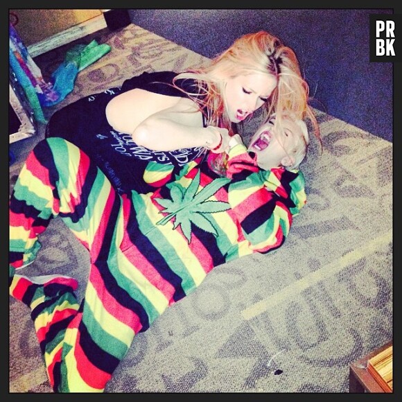 Miley Cyrus et Avril Lavigne se "bagarrent" dans les coulisses
