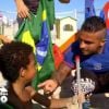 Les Marseillais à Rio : Julien s'amuse dans un centre pour enfants
