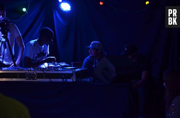 L'Entourage : des fans ont participé à une pré-écoute de l'album Jeunes Entrepreneurs du collectif, au Pop-up du Label à Paris, le 24 avril 2014