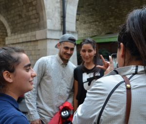L'Entourage : des fans ont participé à une pré-écoute de l'album Jeunes Entrepreneurs du collectif, au Pop-up du Label à Paris, le 24 avril 2014