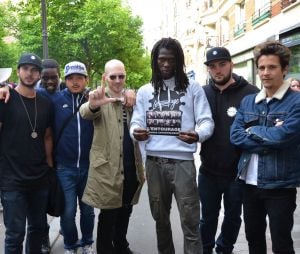 L'Entourage : des fans ont participé à une pré-écoute de l'album Jeunes Entrepreneurs du collectif, au Pop-up du Label à Paris, le 24 avril 2014