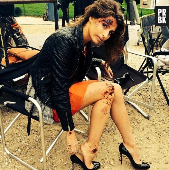 Laury Thilleman en sang sur le tournage de la série Alice Nevers