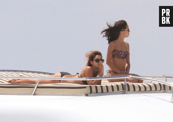 Vanessa Hudgens profite du soleil en bikini, le 18 mai 2014 à Miami