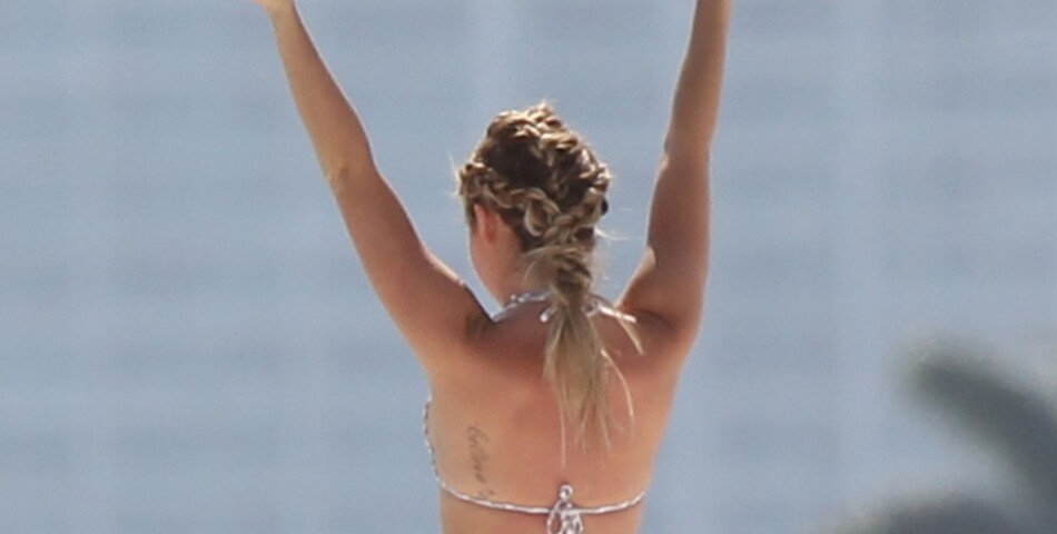  Ashley Tisdale hot en maillot de bain, le 17 mai 2014 &amp;agrave; Miami 