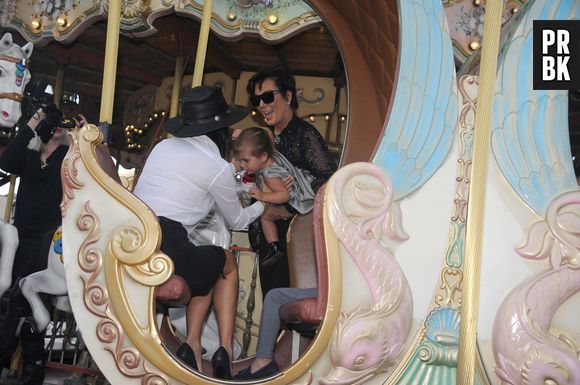 Kris Jenner, Kourtney Kardashian et ses enfants : shopping et tourisme à Paris avant le mariage, le 19 mai 2014