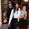 Kris Jenner, Kourtney Kardashian et ses enfants : shopping et tourisme à Paris avant le mariage, le 19 mai 2014
