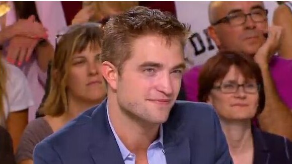 Robert Pattinson célibataire ou en couple ? Confidences dans Le Grand Journal