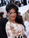  Ayem Nour souriante sur le tapis rouge du Festival de Cannes, le 16 mai 2014 