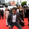 Brahim Zaibat danse sur le tapis rouge du festival de Cannes, le 19 mai 2014