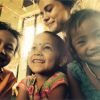 Selena Gomez : souriante et solidaire aux côtés d'enfants au Népal pour l'UNICEF