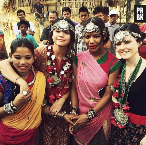 Selena Gomez lors de son voyage solidaire au Népal pour l'UNICEF