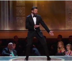 Hugh Jackman en mode rap sur la sc&egrave;ne des Tony Awards 2014
