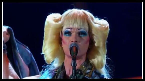 Neil Patrick Harris en drag queen : lap dance et coups de langue aux Tony Awards