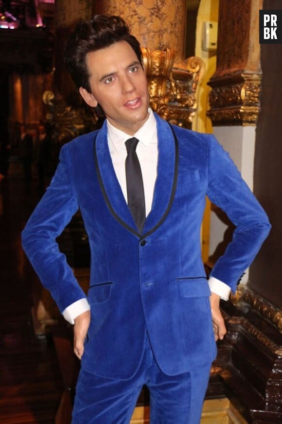 Mika : sa statue du Musée Grévin porte désormais le fameux costume bleu de The Voice