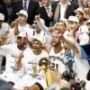 NBA 2014 : Tony Parker et Tim Duncan fêtent le sacre des Spurs de San Antonio