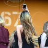 Nabilla Benattia en mode selfie (et exhib') au festival de Cannes 2014