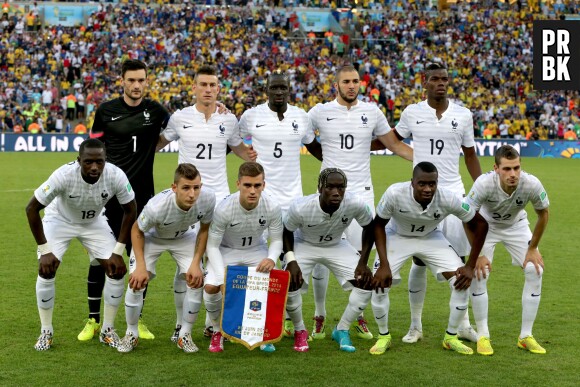 Karim Benzema prennent la pose avant le coup d'envoi de France VS Equateur, le 25 juin 2014 au Brésil
