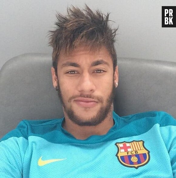 Neymar : blessé au dos, le joueur brésilien a été obligé de déclarer forfait du Mondial 2014