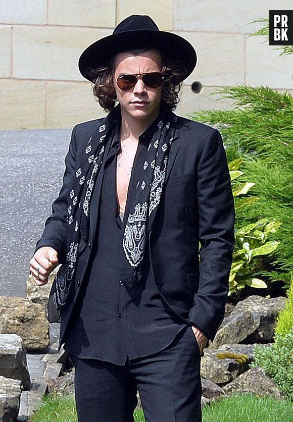 Harry Styles en look de rockeur au mariage de la maman de Louis Tomlinson, le 20 juillet 2014 à Manchester